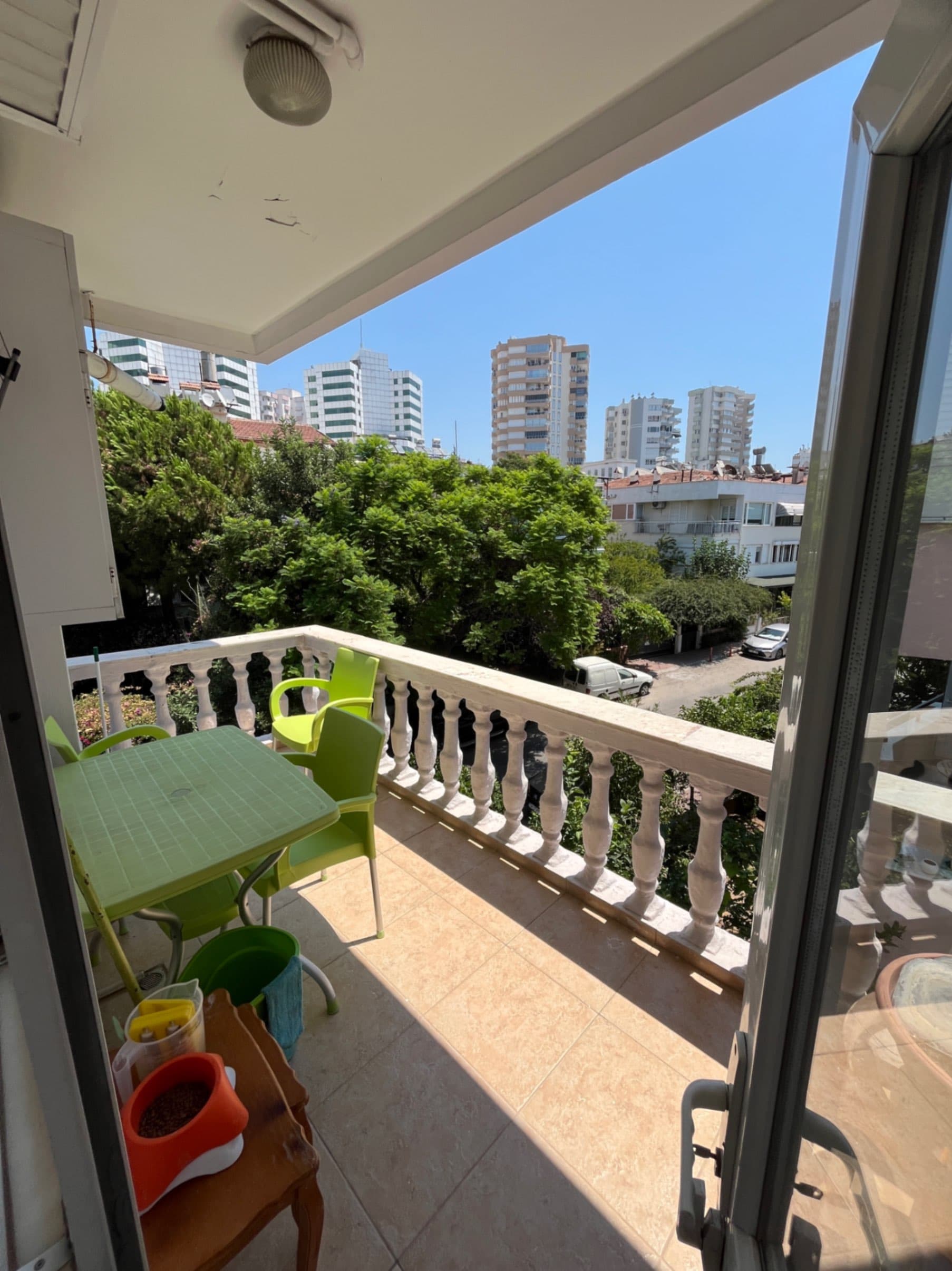 Plaja 100 m mesafedeEşyalı 2+1daire 